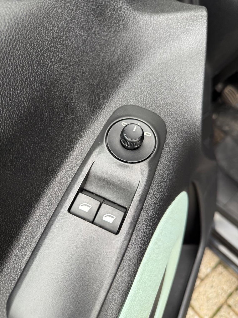 Vehicle Image 38