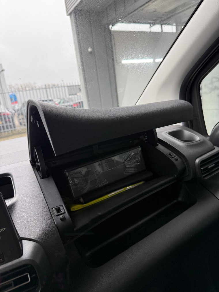 Vehicle Image 48