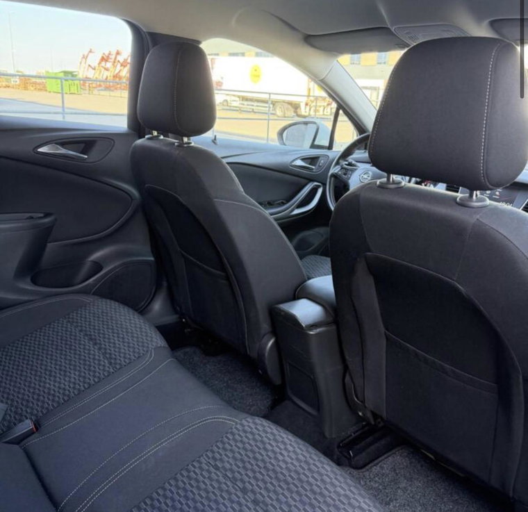 Vehicle Image 9