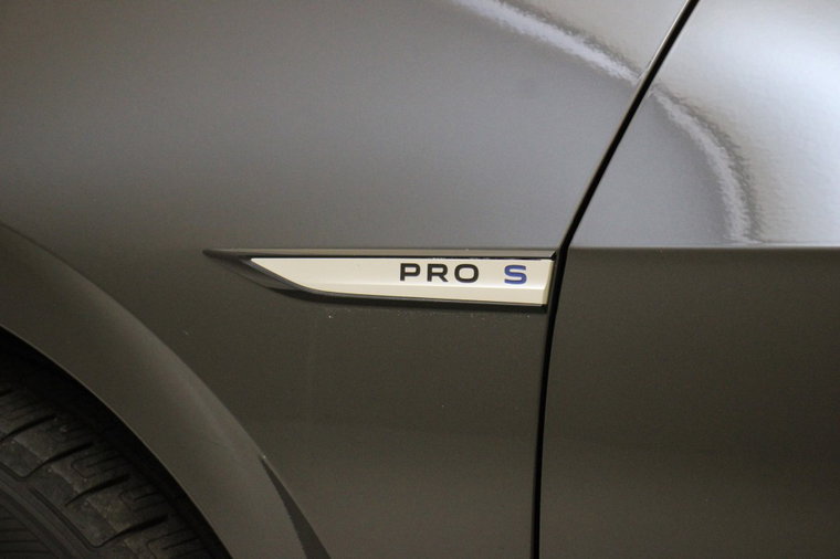 Vehicle Image 32