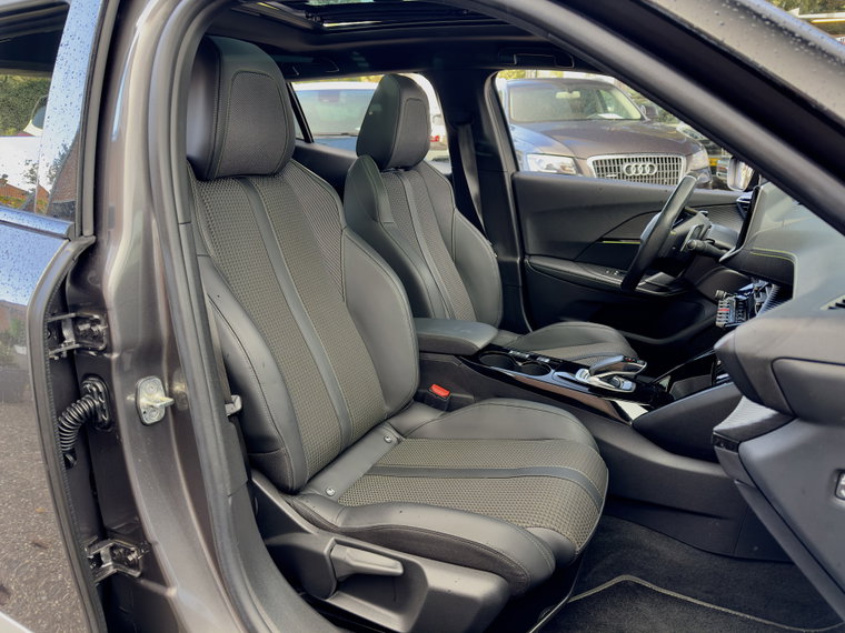 Vehicle Image 22