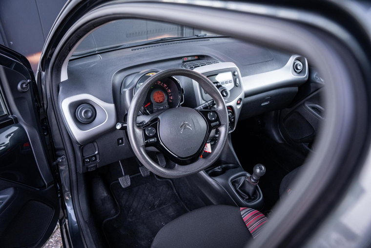 Vehicle Image 16