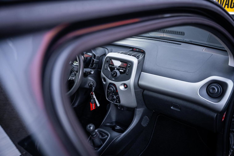Vehicle Image 30