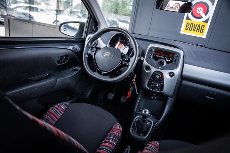 Vehicle Image 35