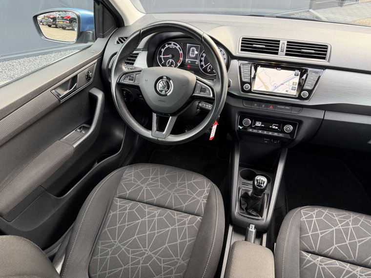 Vehicle Image 25