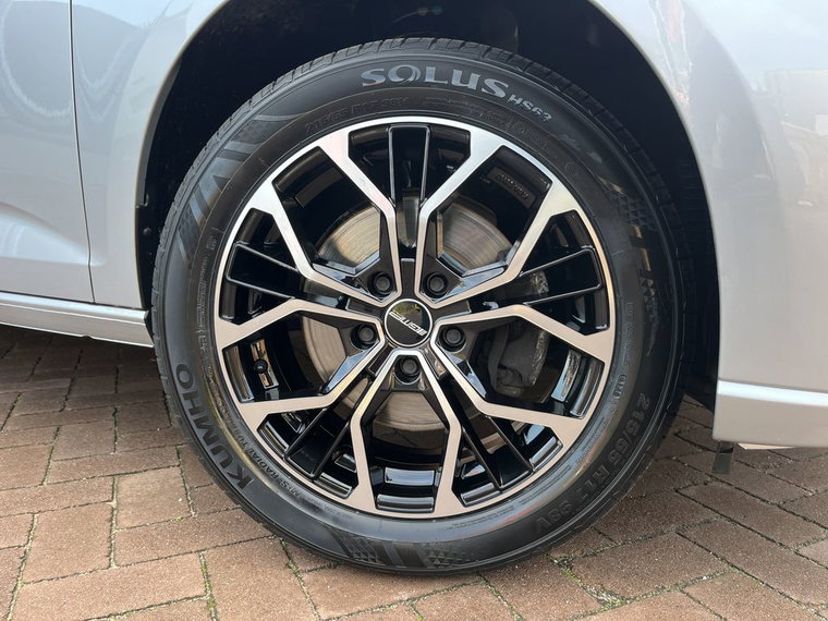 Vehicle Image 17