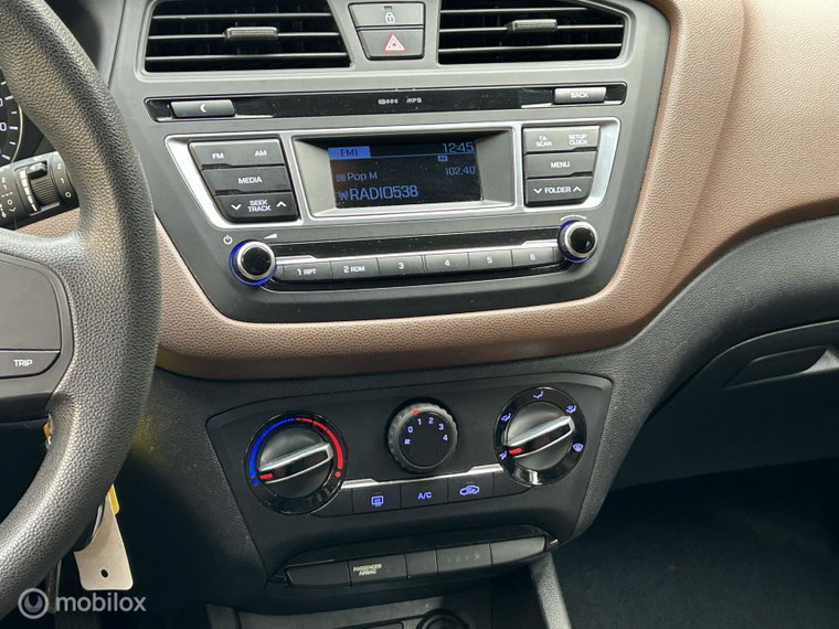 Vehicle Image 16