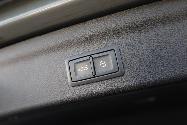 Vehicle Image 38