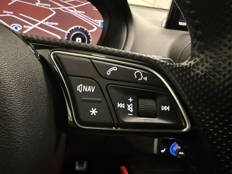 Vehicle Image 32