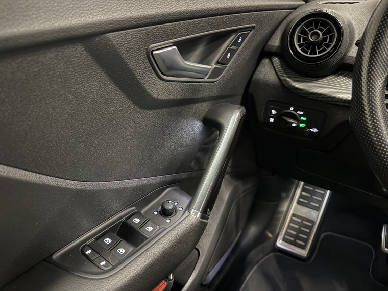 Vehicle Image 38