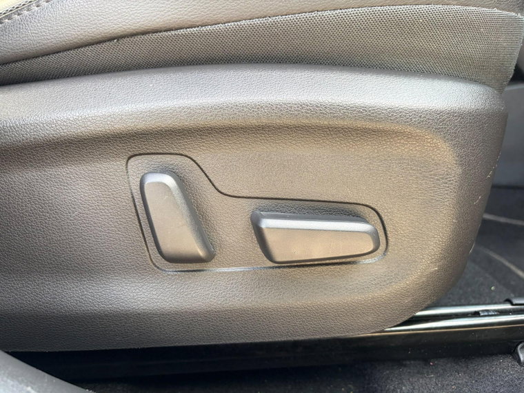 Vehicle Image 26