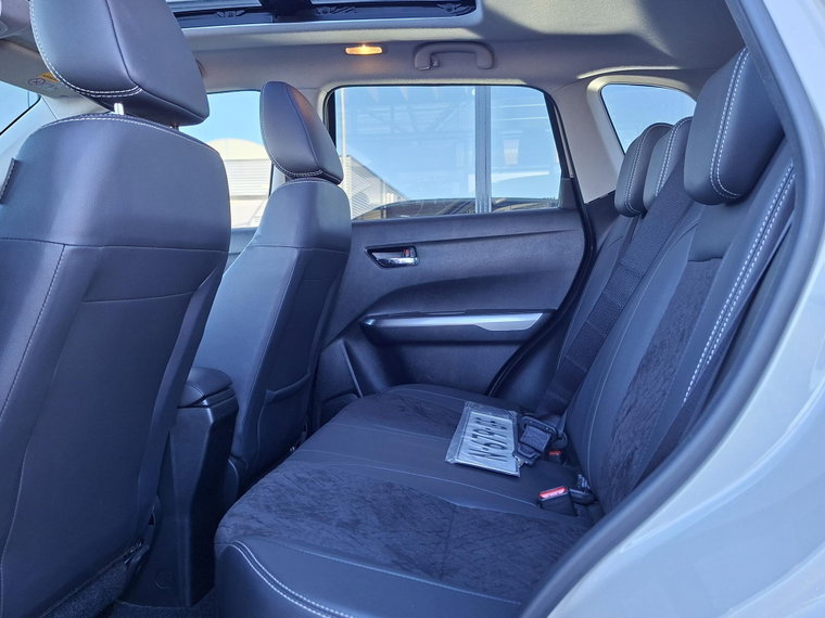 Vehicle Image 8