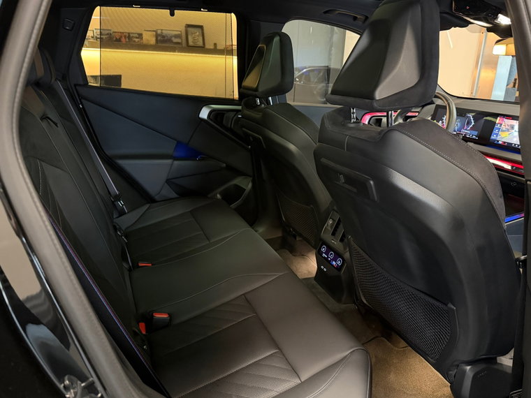 Vehicle Image 38