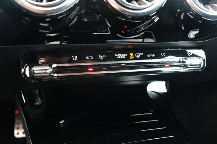 Vehicle Image 28