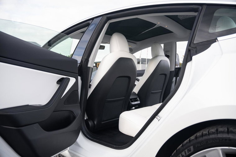 Vehicle Image 30