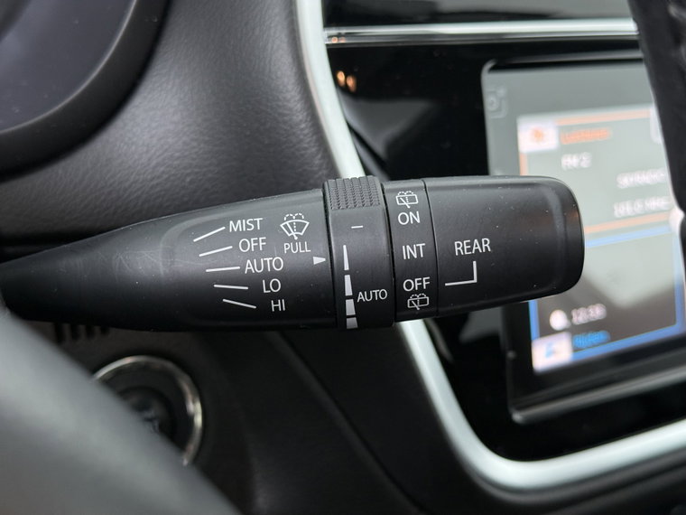 Vehicle Image 25
