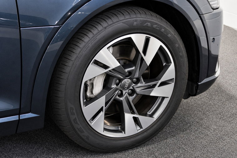 Vehicle Image 30