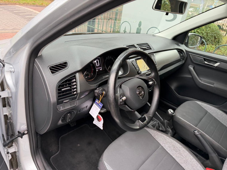 Vehicle Image 12