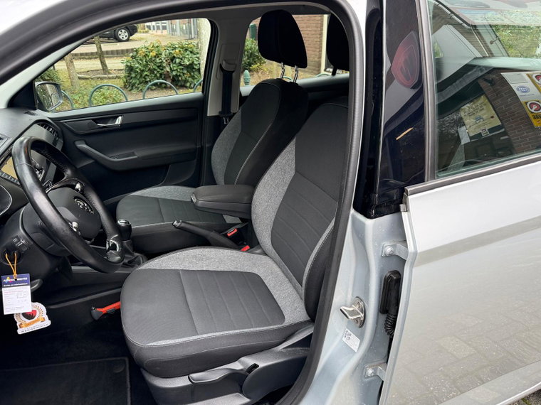 Vehicle Image 15