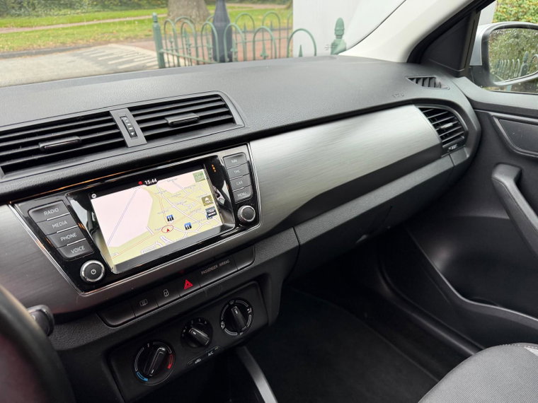 Vehicle Image 21