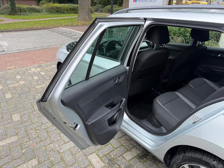 Vehicle Image 29