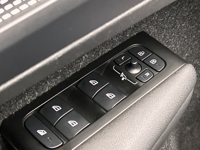 Vehicle Image 38