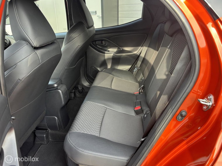 Vehicle Image 16