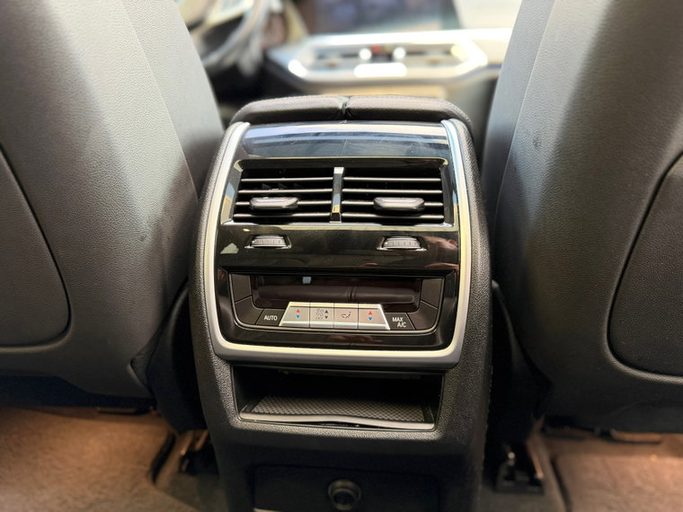 Vehicle Image 39