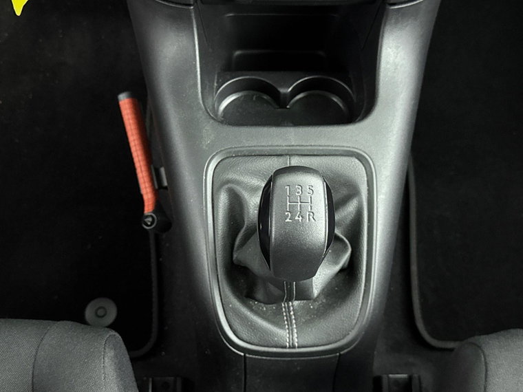 Vehicle Image 25
