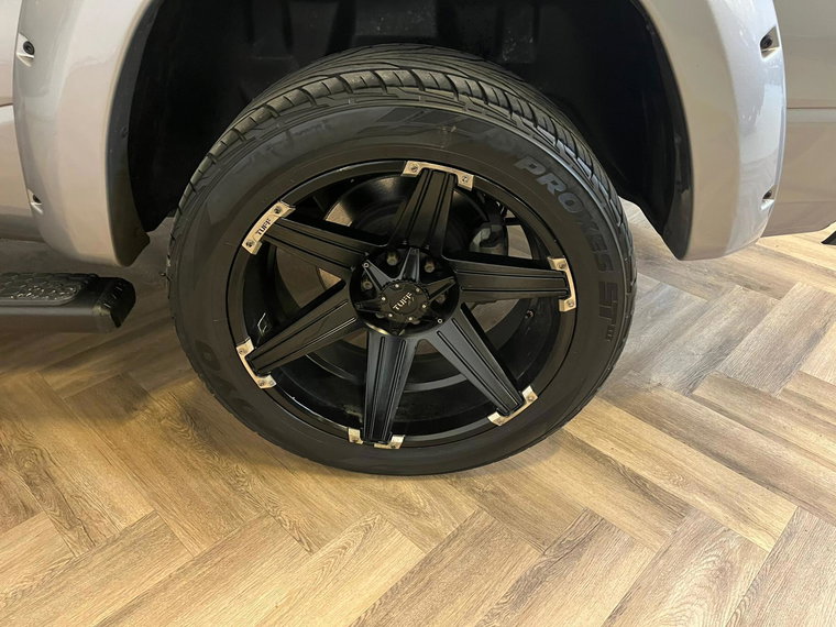 Vehicle Image 22