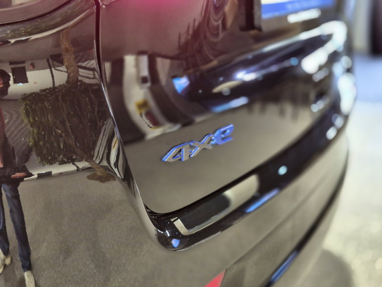 Vehicle Image 25