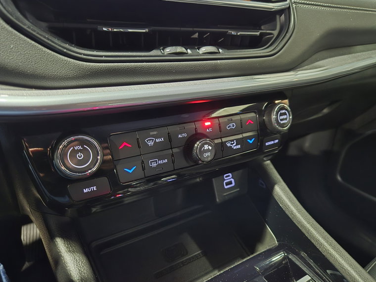 Vehicle Image 38