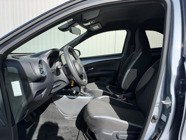 Vehicle Image 19