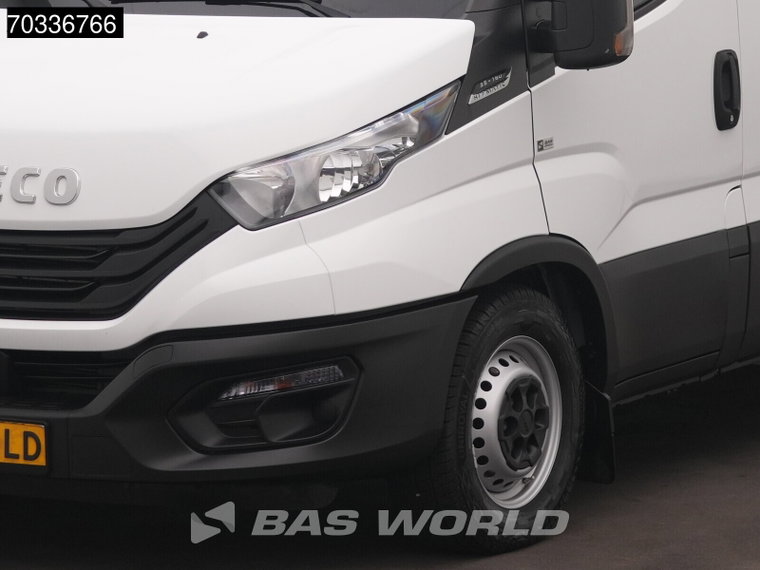 Vehicle Image 34