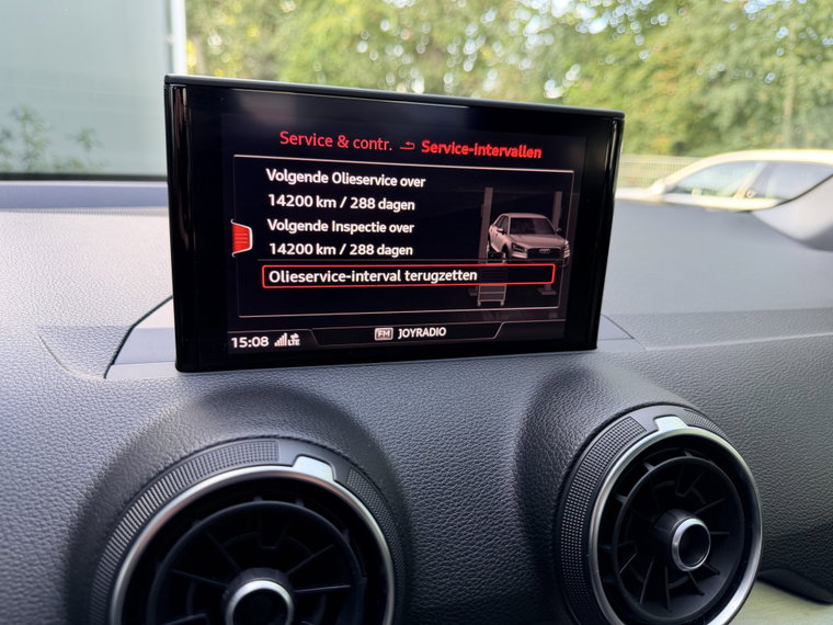 Vehicle Image 23