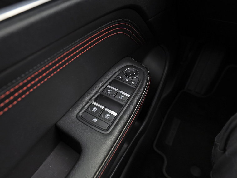 Vehicle Image 25