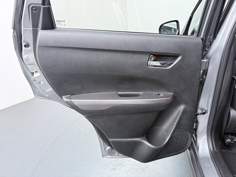 Vehicle Image 35