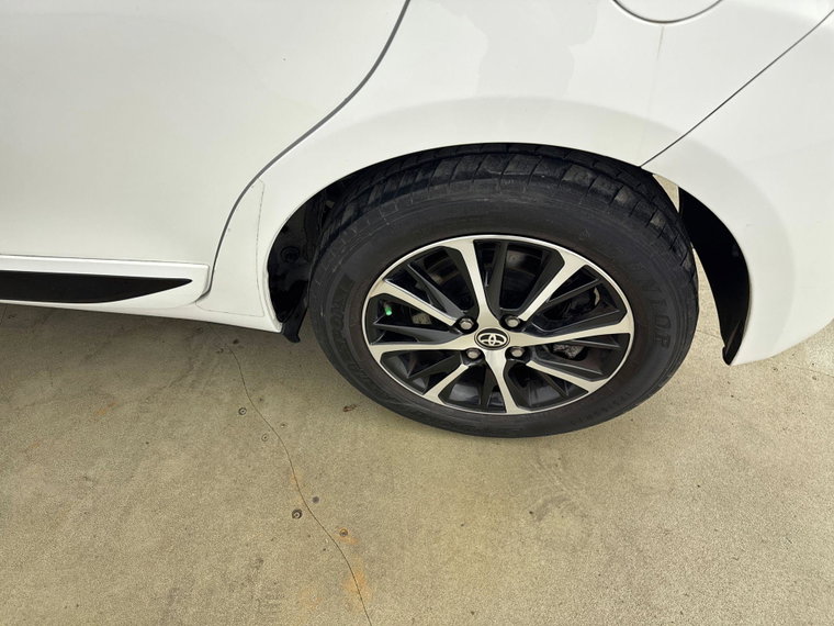 Vehicle Image 25