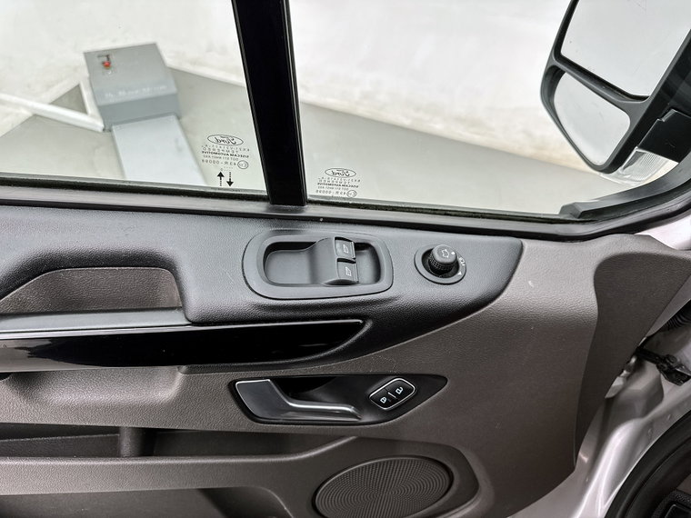 Vehicle Image 28
