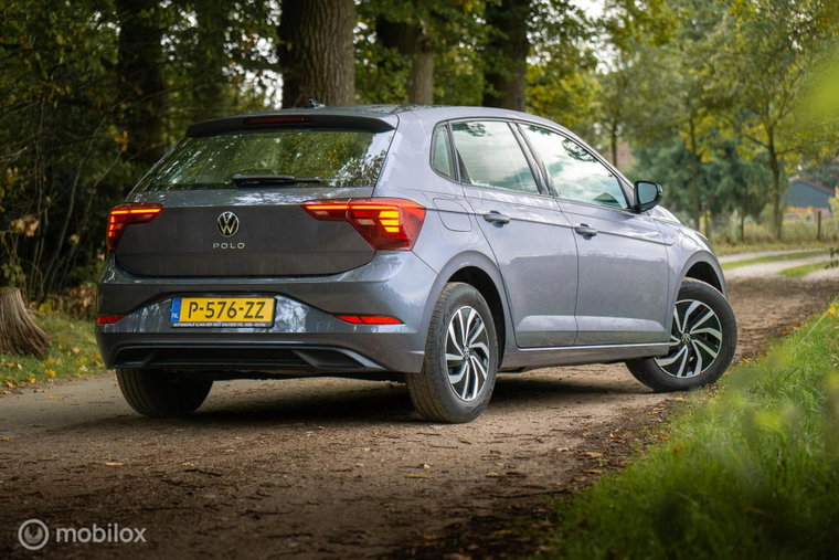 Vehicle Image 6