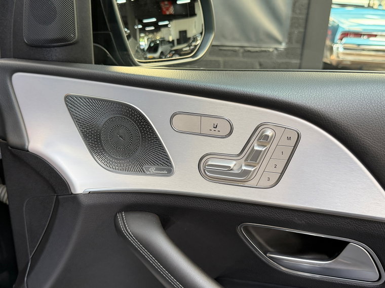 Vehicle Image 33