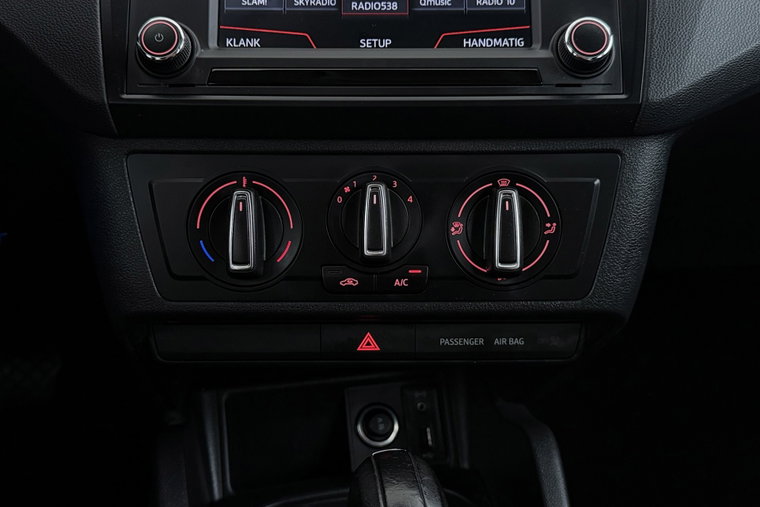 Vehicle Image 25