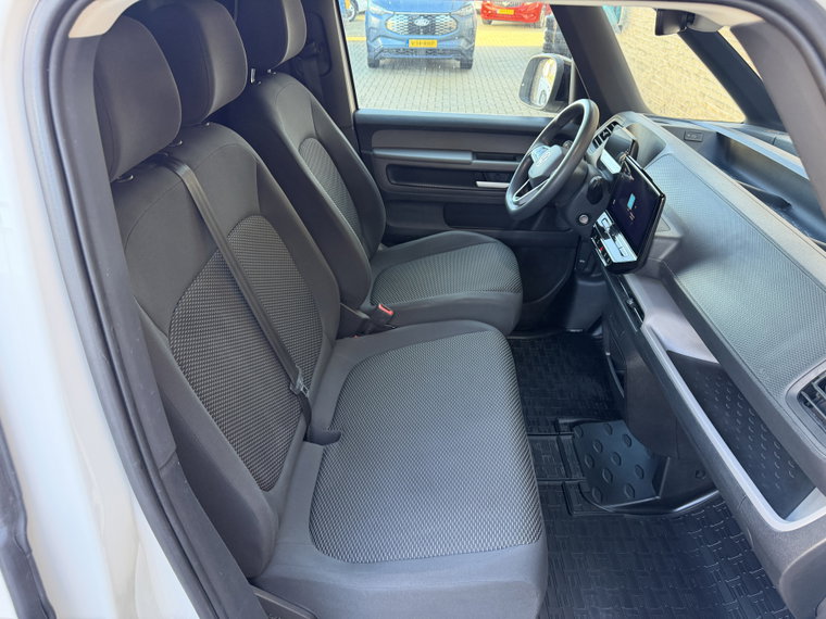 Vehicle Image 32