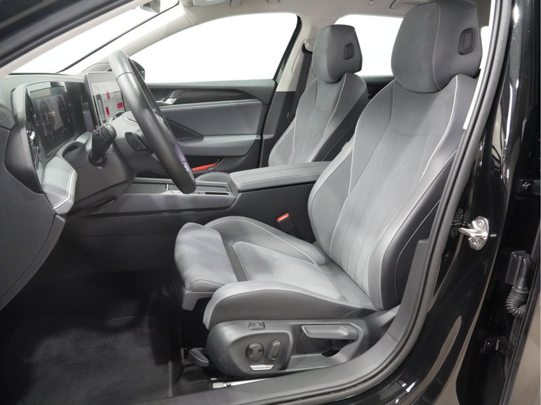 Vehicle Image 35
