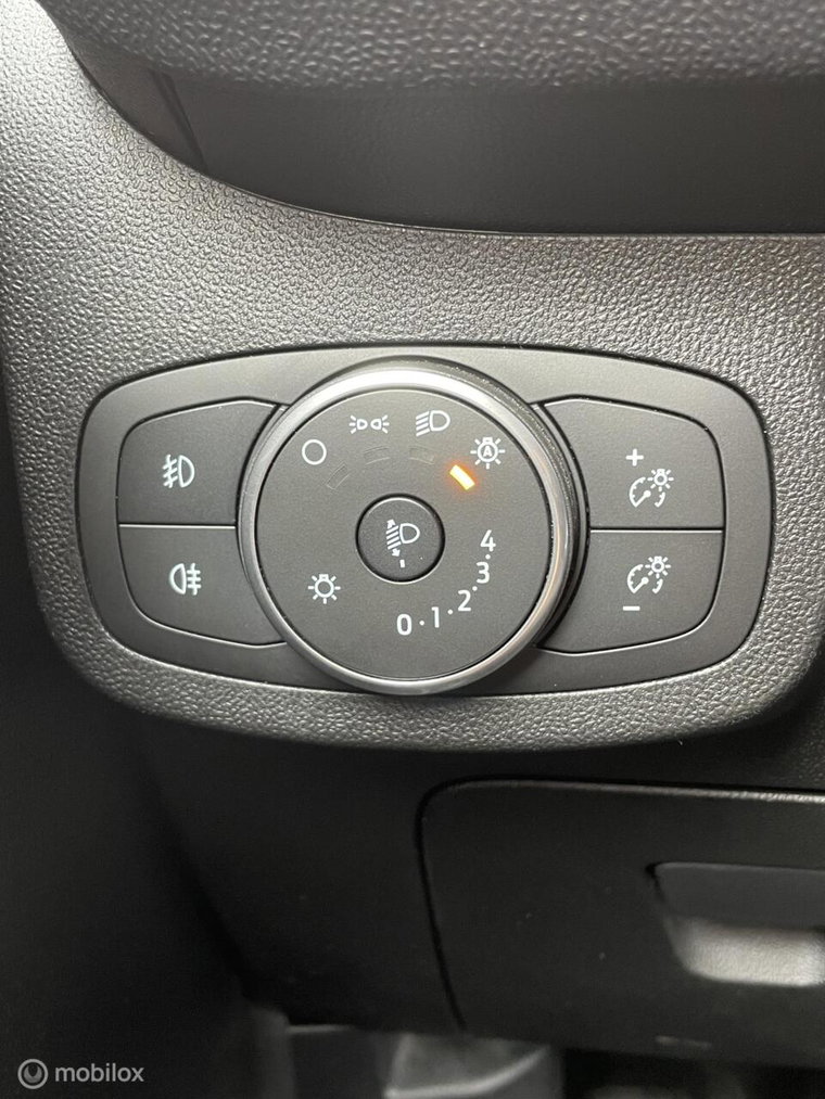 Vehicle Image 52
