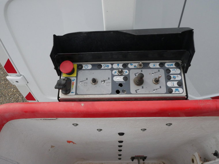 Vehicle Image 14