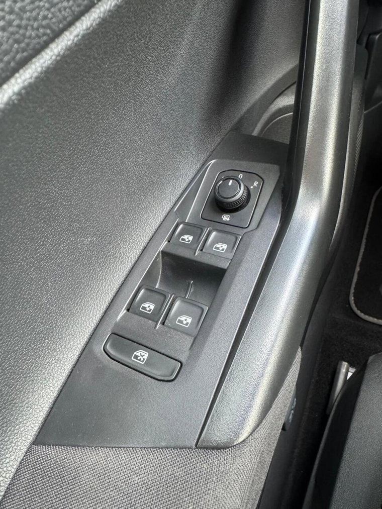 Vehicle Image 28