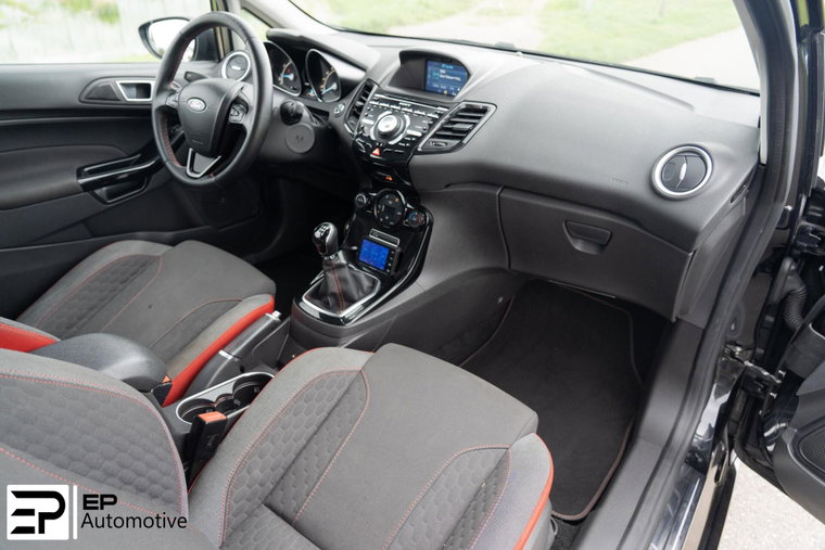 Vehicle Image 14