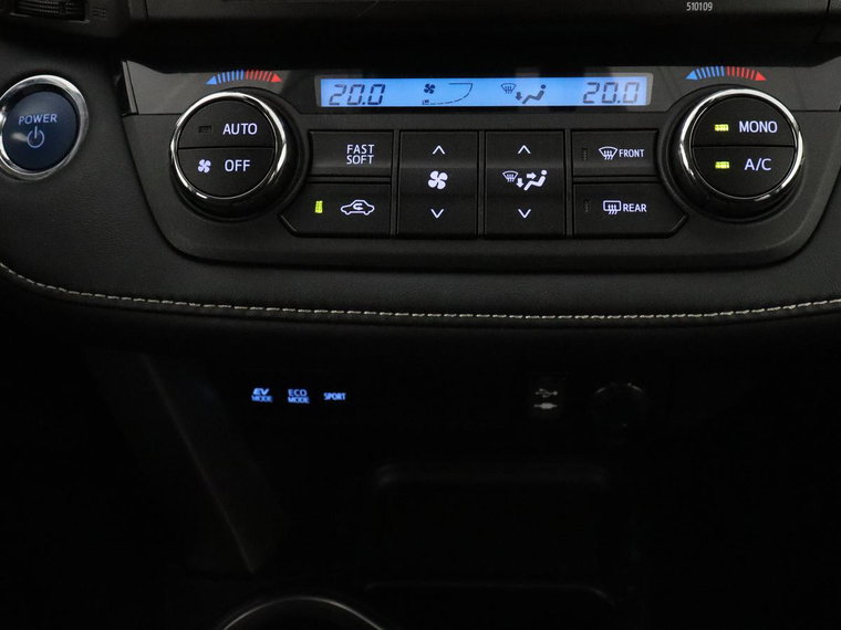 Vehicle Image 25