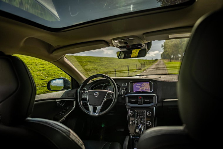 Vehicle Image 25